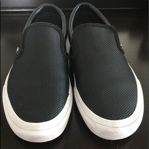 Used women’s black mesh Vans.